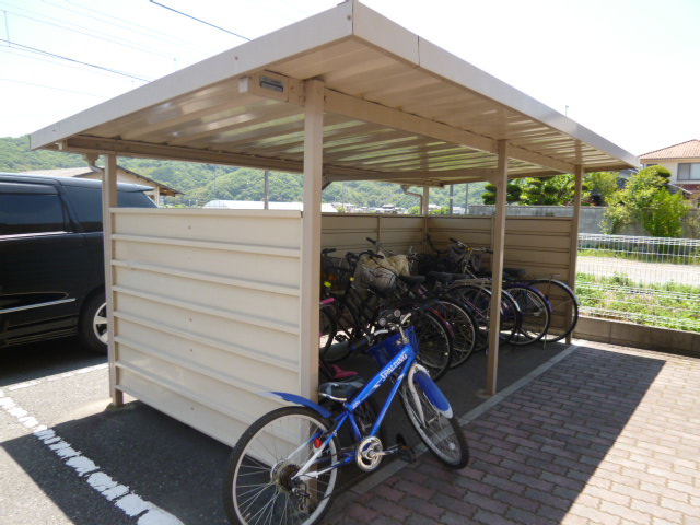 総社市清音上中島のアパートのその他共用部分|自転車置き場