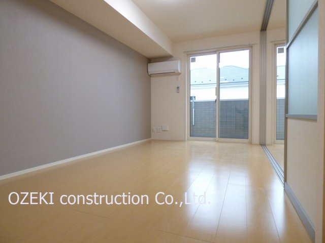 アルバ・グラート Bの居間・リビング