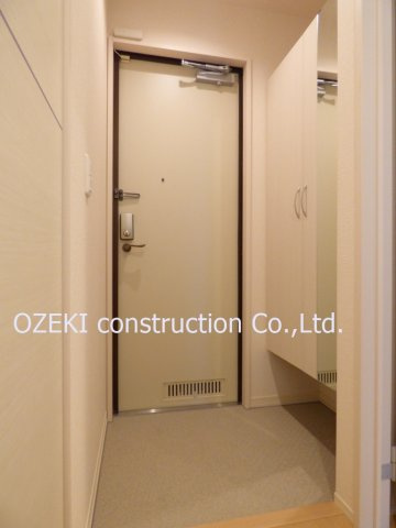 アルバ・グラート Bの玄関