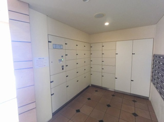 【その他共用部分】 | 不在時にもお荷物が受け取れる宅配ボックスです。