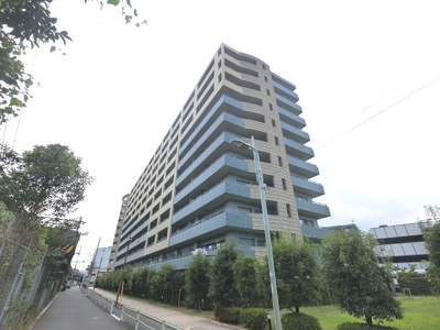 【外観】 | クレストフォルム東京リバーコースト | 京浜急行本線「六郷土手」駅徒歩5分と好立地。
通勤時間の短縮でご家族と過ごす時間を増やす事が出来ます。