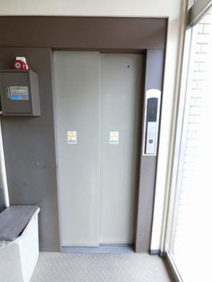 【その他共用部分】 | ステート新杉田 | お買い物時やベビーカーの出し入れに便利なエレベーター付