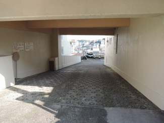 【駐車場】 | 駐車場入り口