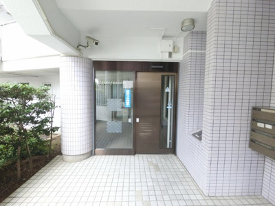 【エントランス】 | 東急ドエルアルス多摩川 | 東急多摩川線「武蔵新田」駅徒歩10分・「矢口渡」駅徒歩10分。
忙しい朝が助かる立地、暮らしにゆとりが生まれます。