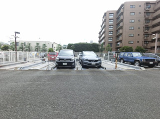 【駐車場】 | 機械式駐車場です。
お車をお持ちの方も安心です。