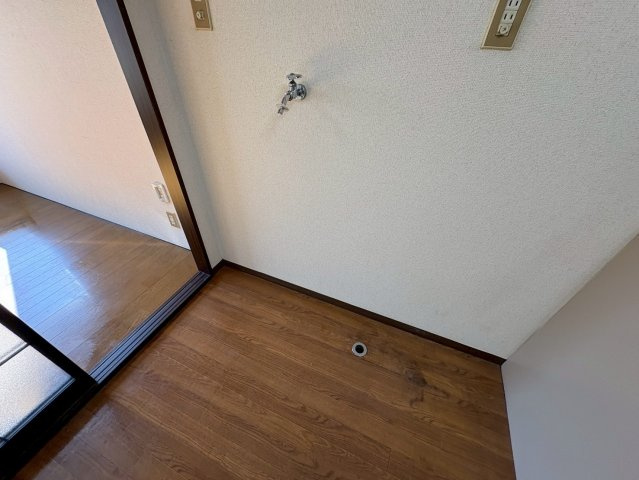 コーポジュネスの駐車場