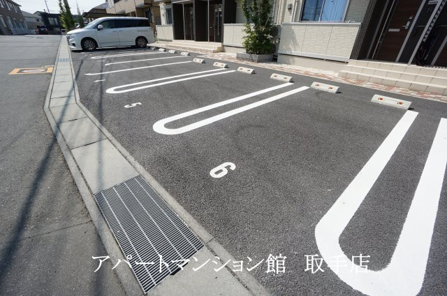 ル・ジャルダンＢの駐車場