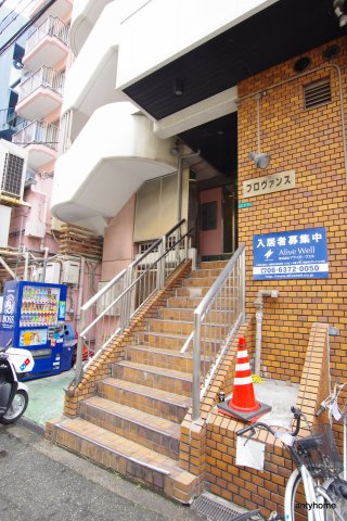 プロヴァンス　仲介手数料無料のエントランス