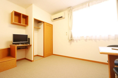 【居間・リビング】 | レオパレス西岡本２番館 