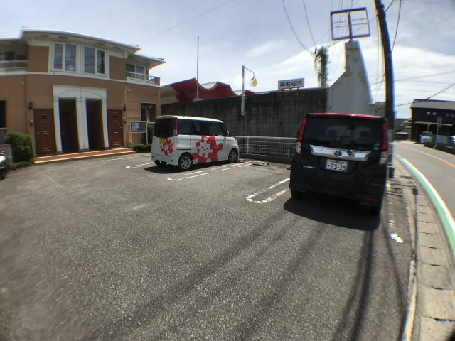 パークス古見の駐車場