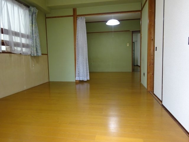 杉浦マンションの洋室