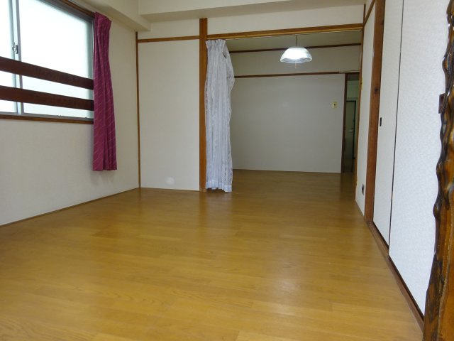 杉浦マンションの洋室