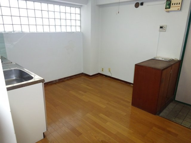 杉浦マンションの居間・リビング