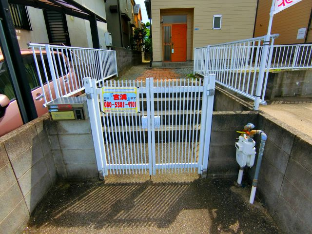 山田戸建住宅のエントランス