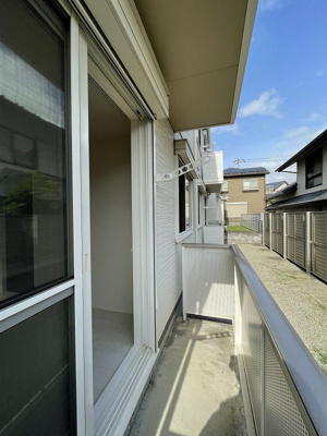 【バルコニー】 | さくらガーデン【SHM】 | バルコニーは南向きです！お洗濯物はお昼からでも乾きそう☆お洗濯物を干したり、気分転換をするにも最適です☆