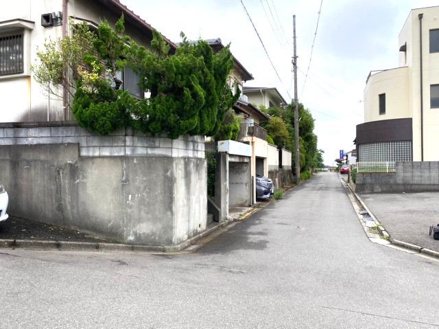 和歌山市中・中古戸建・54224の前面道路含む現地写真