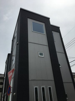 【外観】 | 3階の大きな窓