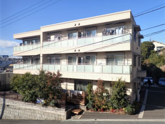 【外観】 | 積水ハウス施工の賃貸住宅シャーメゾン♪小田急小田原線「百合ヶ丘」駅徒歩5分！室内小型犬OK♪ワンちゃんと暮らせる3階建ての築浅マンションです！