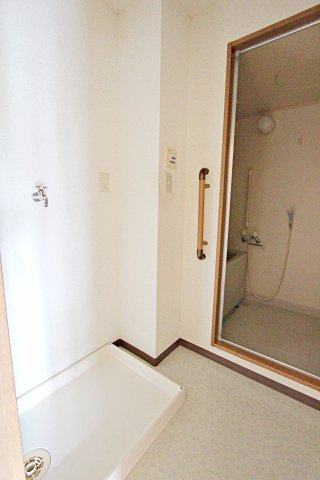 コンフォール赤坂の洗面所|室内洗濯機置き場と脱衣所