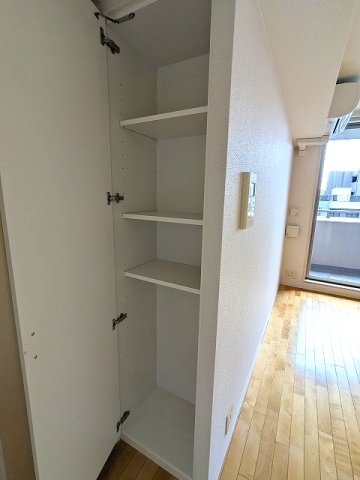 ParkCube浅草田原町の設備|リビングの収納