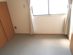 【内装】 | 東戸塚クリエ | １階はフローリング、２階はカーペットになります。