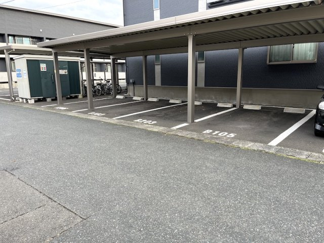 ヒルズレジデンシャルＢの駐車場