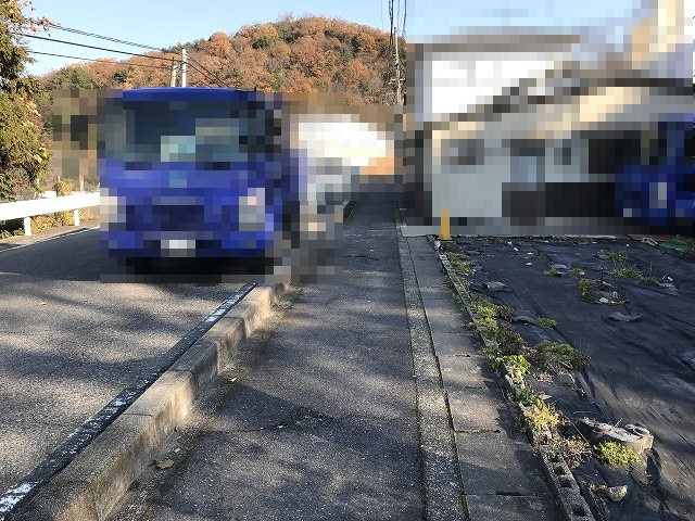 近江八幡市安土町小中　売土地の前面道路含む現地写真