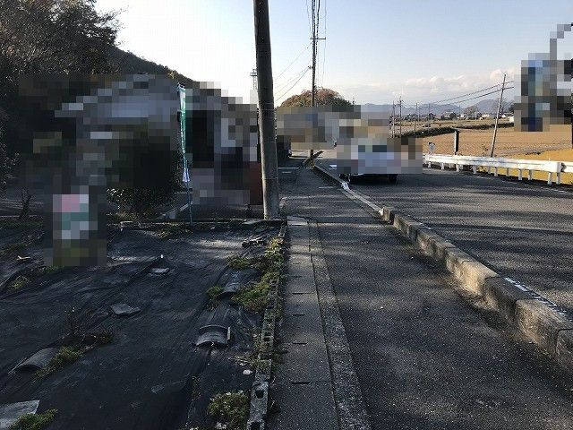 近江八幡市安土町小中　売土地の前面道路含む現地写真