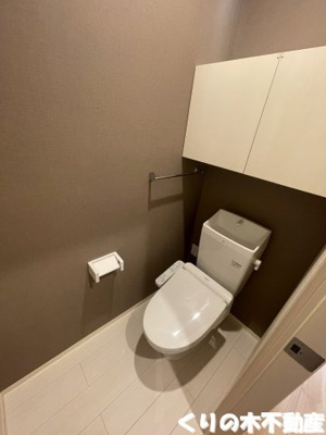 【トイレ】 | D-room南鳥生 | 落ち着いた色調のトイレです