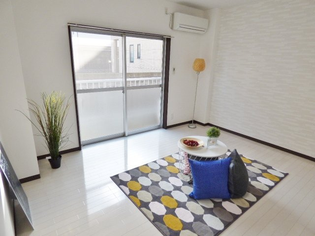 【ロビー】 | ＹＫビル | 白い床は若い方や女性に人気があります♪エアコン１台付き！