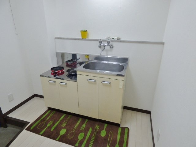 【キッチン】 | ＹＫビル | 上下に収納のあるキッチン！水道上に小物も並べられます♪