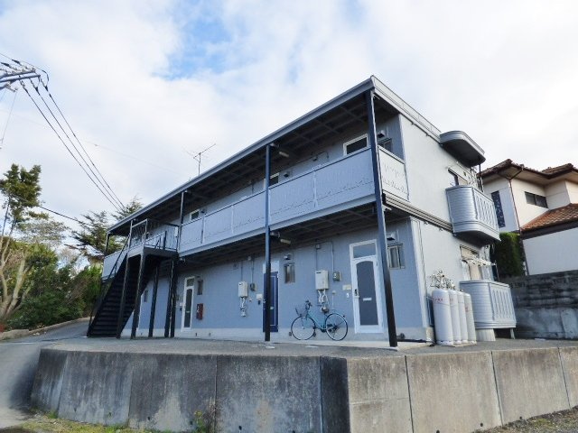 【外観】 | ＹＫ第２ビル | 敷地が道路より高くなっており、外からお部屋が見えにくいです♪