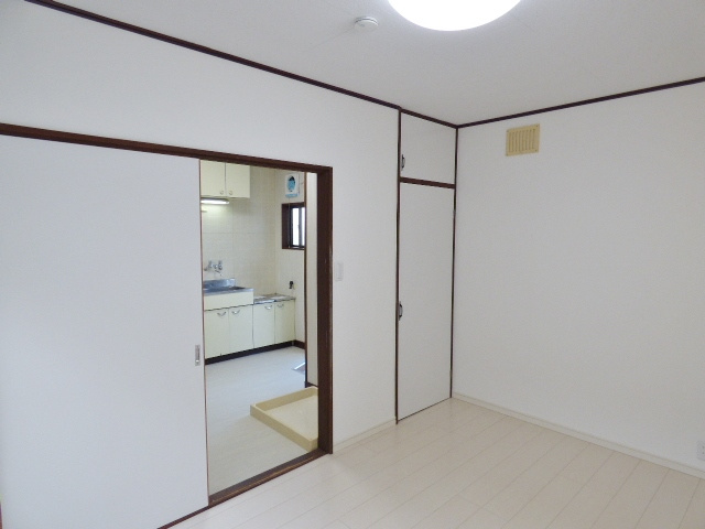 【内装】 | ＹＫ第２ビル | 白い床は若い方や女性に人気♪インテリアも楽しみたい方にオススメ！