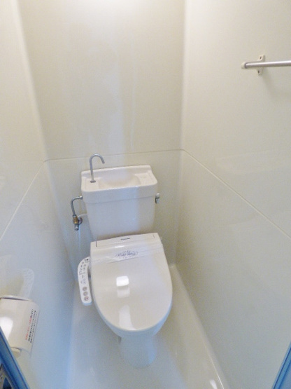 【トイレ】 | ＹＫ第２ビル | 新品の温水洗浄便座で快適♪タオル掛けもございます！