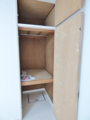 【収納】 | ＹＫ第２ビル | 収納はハンガーポール付なのでお洋服もかけられます！天袋も有！