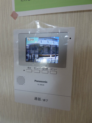【設備】 | コーポラス６ | TVモニター付インターホンだから訪問者の確認ができて安心！　※掲載画像は同タイプの室内画像のためイメージとしてご参照ください。