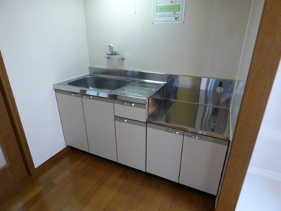 【キッチン】 | コーポラス６ | 広いキッチンで料理もしやすいので、メニューの幅がひろがります。※掲載画像は同タイプの室内画像のためイメージとしてご参照ください。