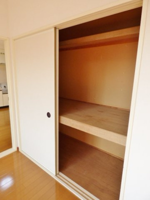 【収納】 | メゾン常盤 | 押入タイプの収納。３段あり上部のスペースも活用できます♪