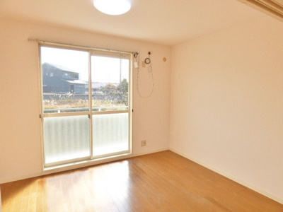 【洋室】 | メゾン常盤 | 南側洋室。南向きの掃出し窓があり日当たり良好です。