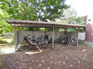 【その他共用部分】 | 自転車をお持ちの方に嬉しい♪ゆとりのある駐輪スペースです。