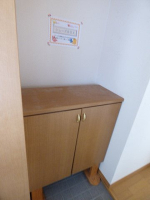 【設備】 | Ｙ・Ｉ壱番館 | 上に小物が置けるタイプのシューズボックス。