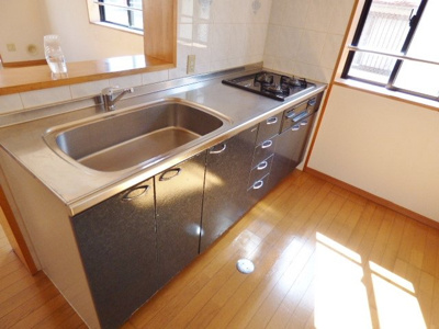 【キッチン】 | Ｙ・Ｉ壱番館 | シングルレバー水栓・３口コンロ・グリル付きのシステムキッチン