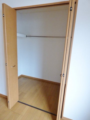 【収納】 | Ｙ・Ｉ壱番館 | 北側６帖のお部屋にあるウォークインクローゼット。収納力十分。