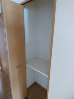 【収納】 | Ｙ・Ｉ壱番館 | 廊下にある収納。日用品の買いだめをして収納しておけます。