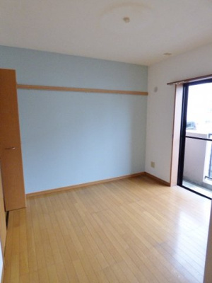 【内装】 | Ｙ・Ｉ壱番館 | 北側洋室（４．５帖）にも掃出し窓があり室内は明るいです。