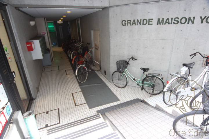 グランドメゾン与力町のエントランス