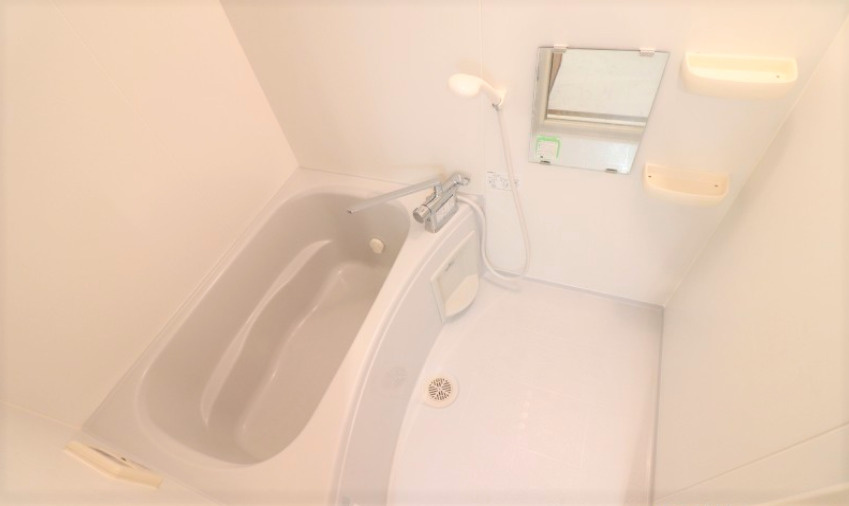 サンハイツ飯田の浴室|コンパクトで使いやすいお風呂です