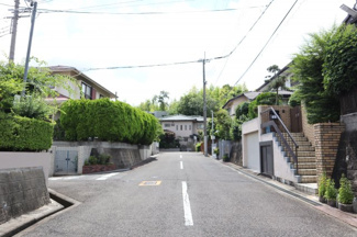 【前面道路含む現地写真】