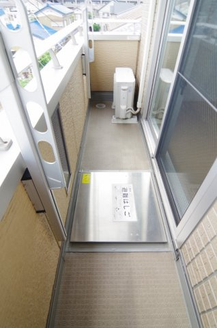 アムール赤山のバルコニー|※写真は上階のもの