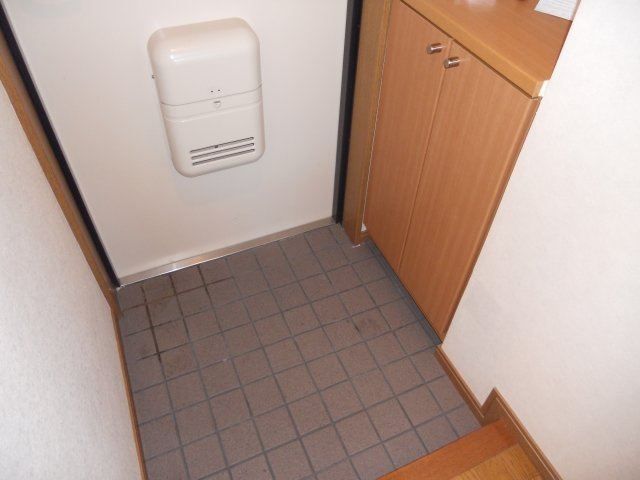 エスト堀川の玄関